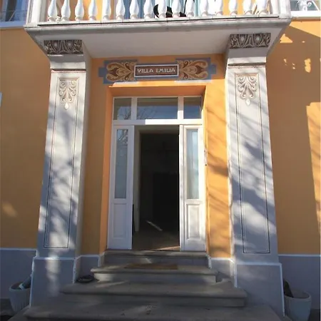 Apartment Mansarda Villa Emilia *